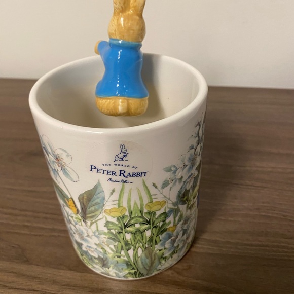 Peter Rabbit Ceramic Mug with Blue Jacket - Picture 5 of 6